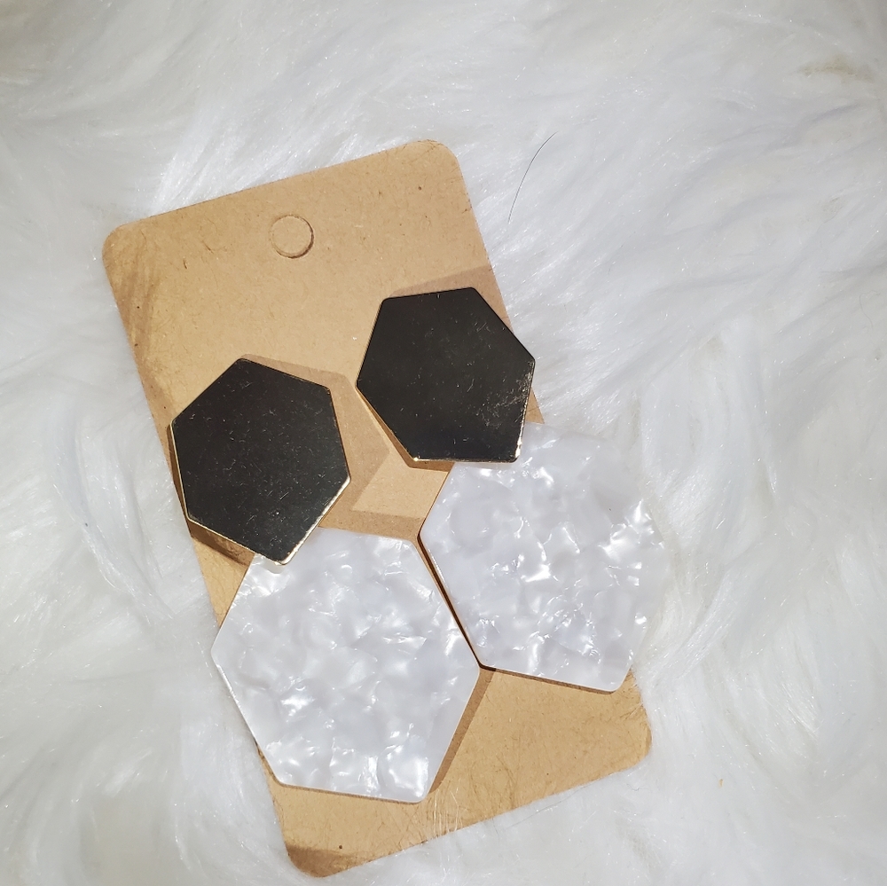 🤍 Geometric Earrings in White Pearl